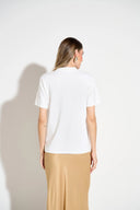 T-shirt off-white com gola redonda