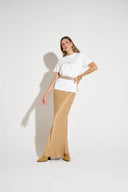 T-shirt off-white com gola redonda