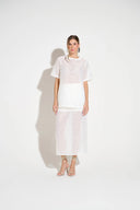 Camisetão off-white em organza com transparência e comprimento longo