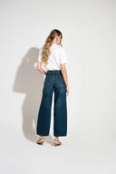 T-shirt off-white com gola redonda