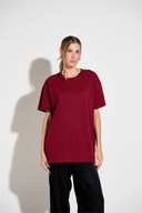 T-shirt básica oversized vinho com gola redonda