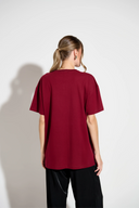 T-shirt básica oversized vinho com gola redonda