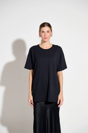T-shirt básica oversized preta com gola redonda