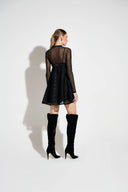 Vestido curto preto em renda com alças finas