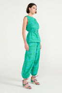 Regata verde em laise floral