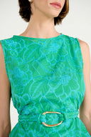 Regata verde em laise floral com gola canoa e faixa com fivela