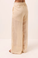 Calça pantalona amarelo manteiga em rami com pernas amplas