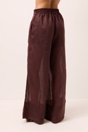 Calça pantalona marrom em rami com pernas amplas