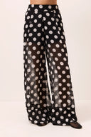 Calça pantalona de poá preto e branco em crepe