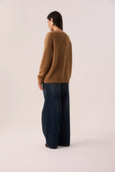 Cardigan oversized de tricô de lã caramelo com botões dourados