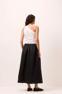 Blusa de um ombro só em alfaiataria off-white