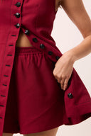 Vestido curto vinho com pesponto e botões