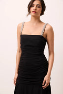 Vestido longo preto com corpo franzido e alças de cristais