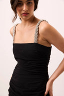 Vestido longo preto com corpo franzido e alças de cristais