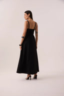 Vestido midi preto com corpo corselet e saia rodada