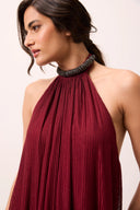 Vestido longo vinho em tule plissado frente única