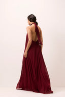 Vestido longo vinho em tule plissado frente única