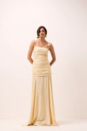 Vestido longo Carmem amarelo manteiga em viscose com corpo franzido e alças finas