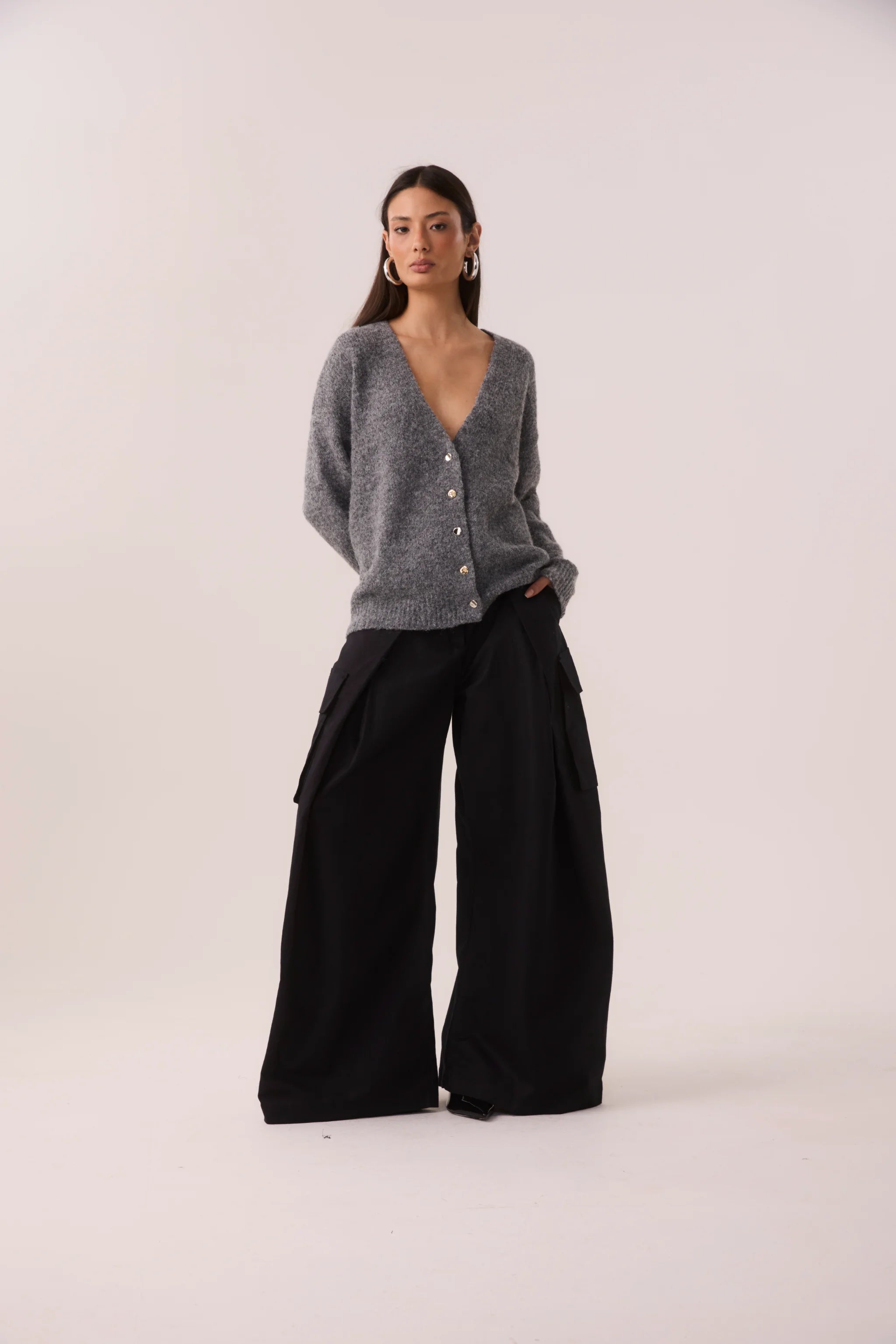 Cardigan Oversized de Lã Cinza com Botões – Vena Amoris