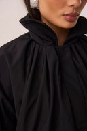 Jaqueta bomber preta em nylon