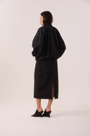 Jaqueta bomber preta em nylon