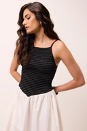 Vestido midi preto e branco em tricoline com saia rodada