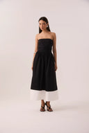 Saia midi classic bicolor preto e branco de cintura alta com bolsos