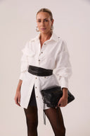 Camisa oversized branca em tricoline com maxi bolsos