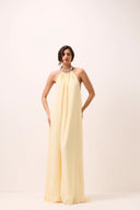 Vestido longo amarelo manteiga em mousseline frente única