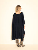 Vestido midi Mila preto com mangas capa