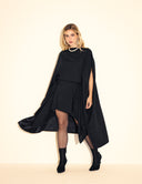 Vestido midi Mila preto com mangas capa
