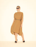 Vestido midi Mila camelo com mangas capa
