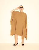 Vestido midi Mila camelo com mangas capa